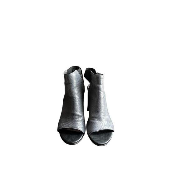 Stylish Grey Open-Toe Heels - Picture 2 of 9